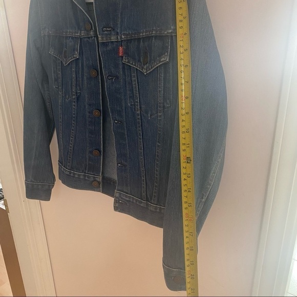Levi’s Jean Jacket​ - Picture 6 of 7